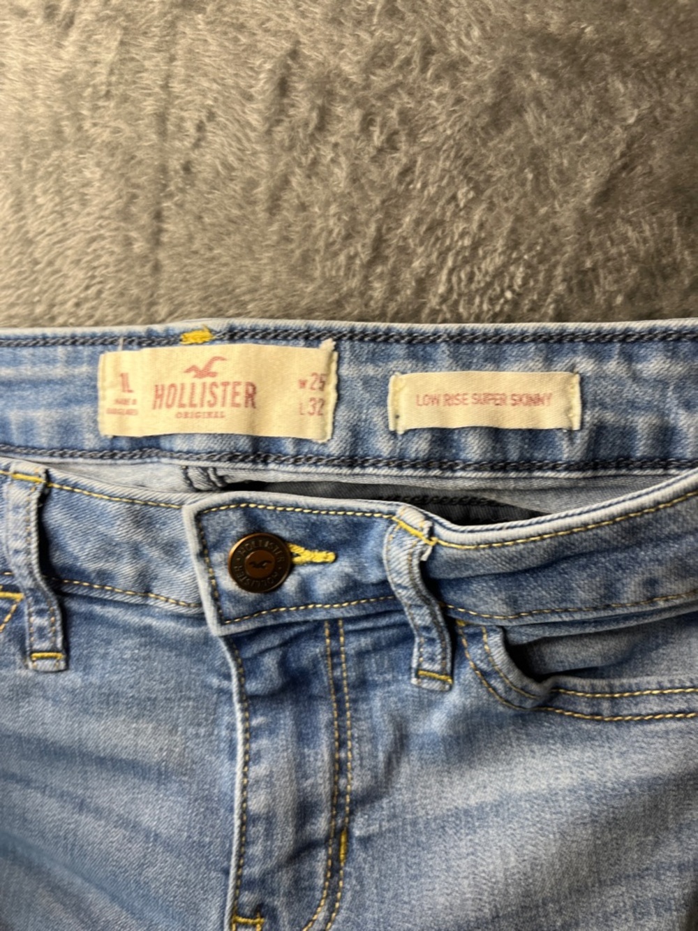 Distressed W25/L32 Petite Hollister Light Blue Women's Slim Jeans - - Picture 2 of 9